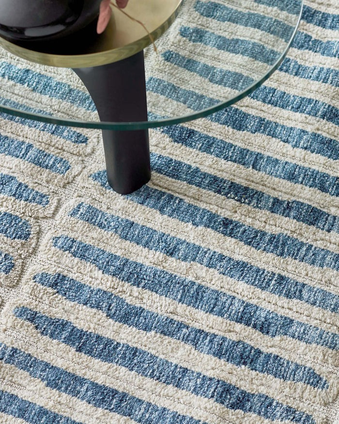 Raine Cream And Blue Eextured Large Rug